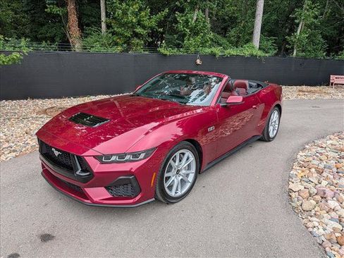 Used 2025 Ford Mustang GT Premium RWD image 9
