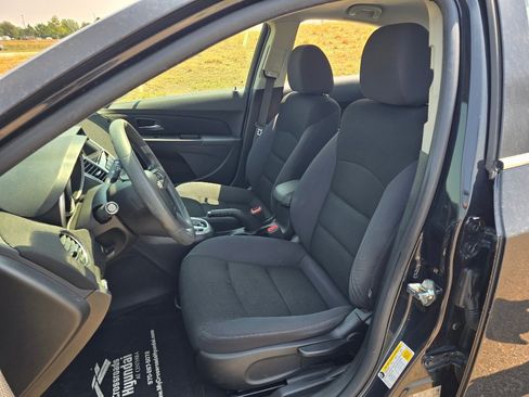 Used 2016 Chevrolet Cruze LT FWD image 13