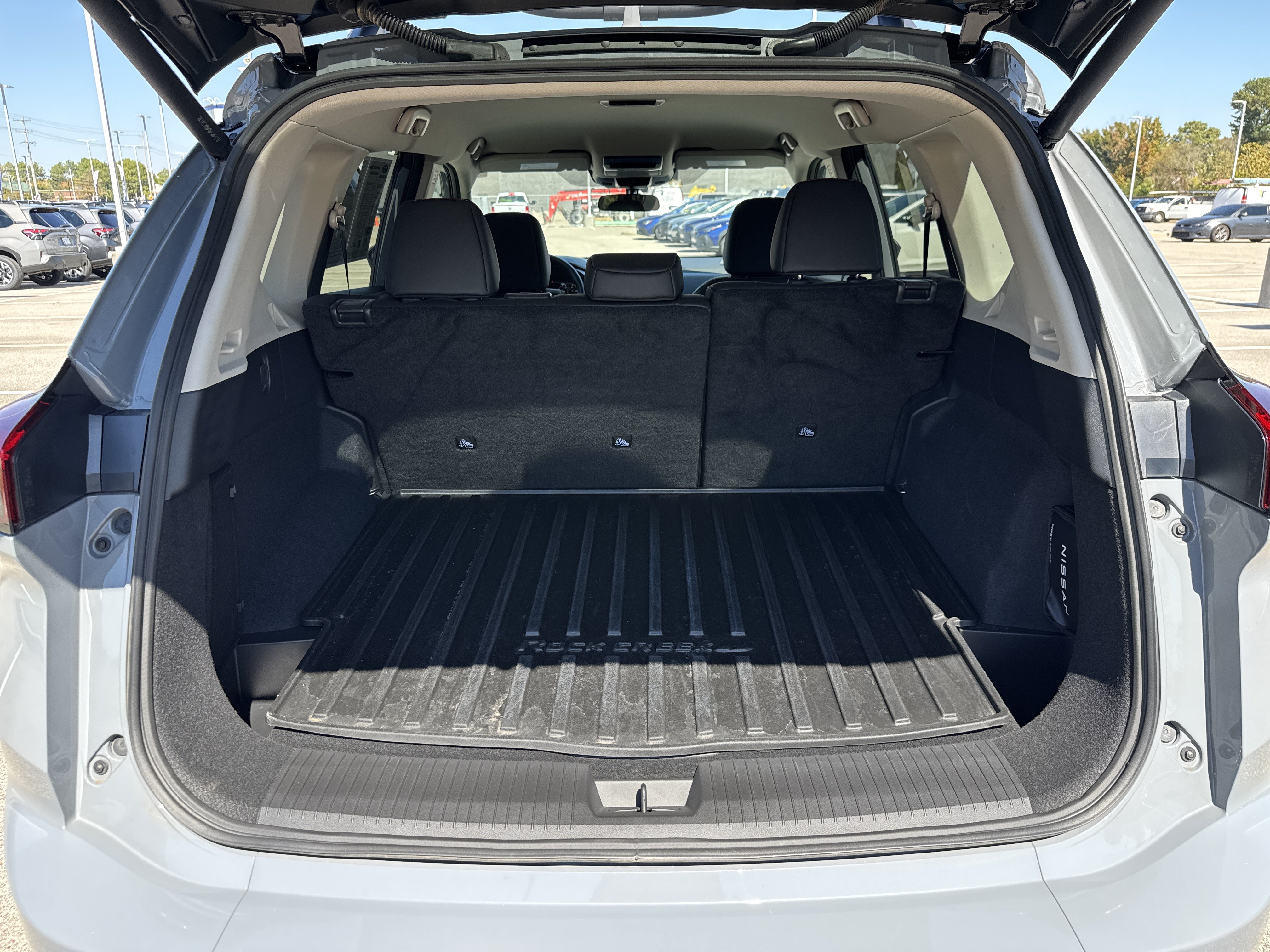 Used 2025 Nissan Rogue SV AWD/4WD image 13
