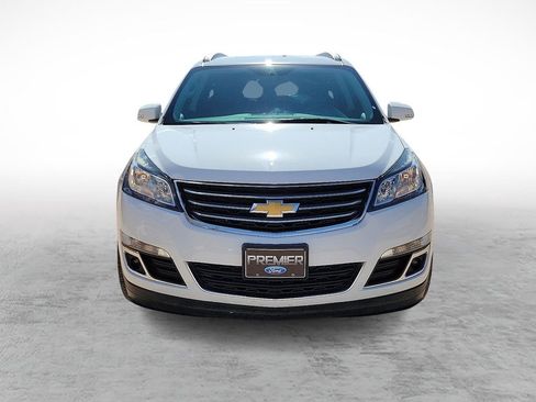 Used 2017 Chevrolet Traverse LT w/ Style and Technology Package FWD image 3