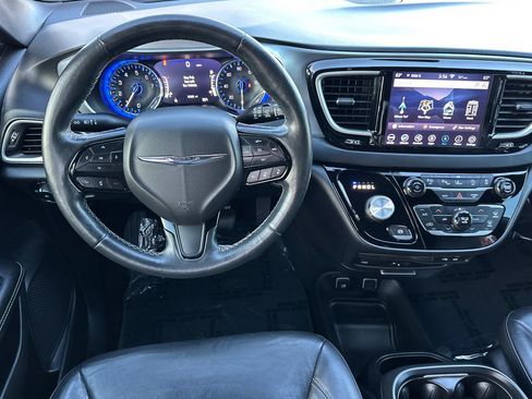 Used 2020 Chrysler Pacifica Touring-L Plus image 14