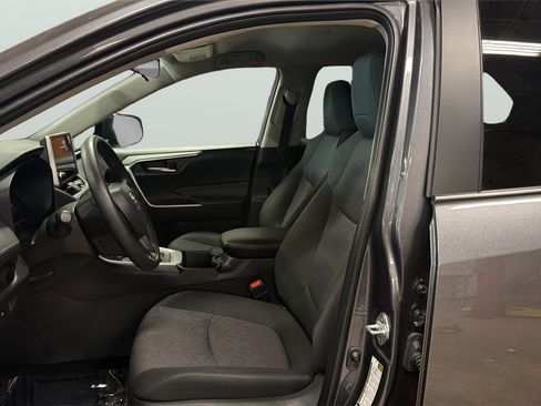 Used 2025 Toyota RAV4 XLE AWD/4WD image 23