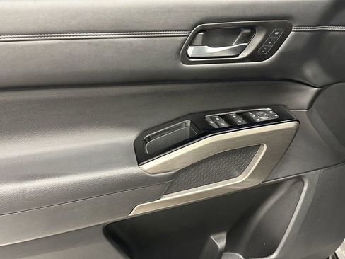 Used 2023 Nissan Pathfinder Platinum image 10