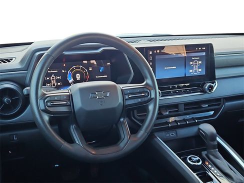 Used 2024 Chevrolet Colorado Trail Boss w/ Technology Package image 16