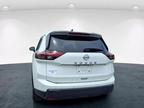 Used 2024 Nissan Rogue S FWD image 18