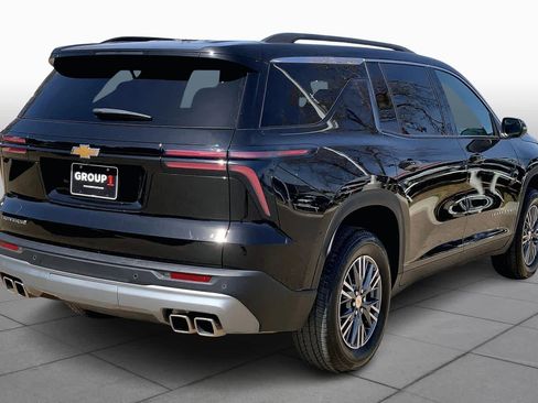 Used 2025 Chevrolet Traverse LT image 13