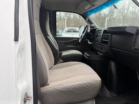 Used 2016 Chevrolet Express 3500 RWD image 28