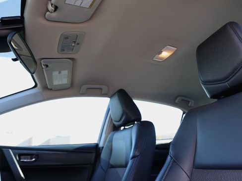 Used 2018 Toyota Corolla SE image 19