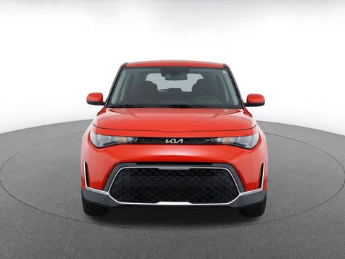 Used 2025 Kia Soul LX w/ LX Technology Package FWD image 2