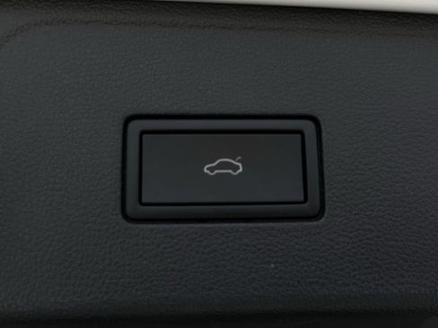 Used 2024 Volkswagen Atlas SE w/ Panoramic Sunroof Package FWD image 34