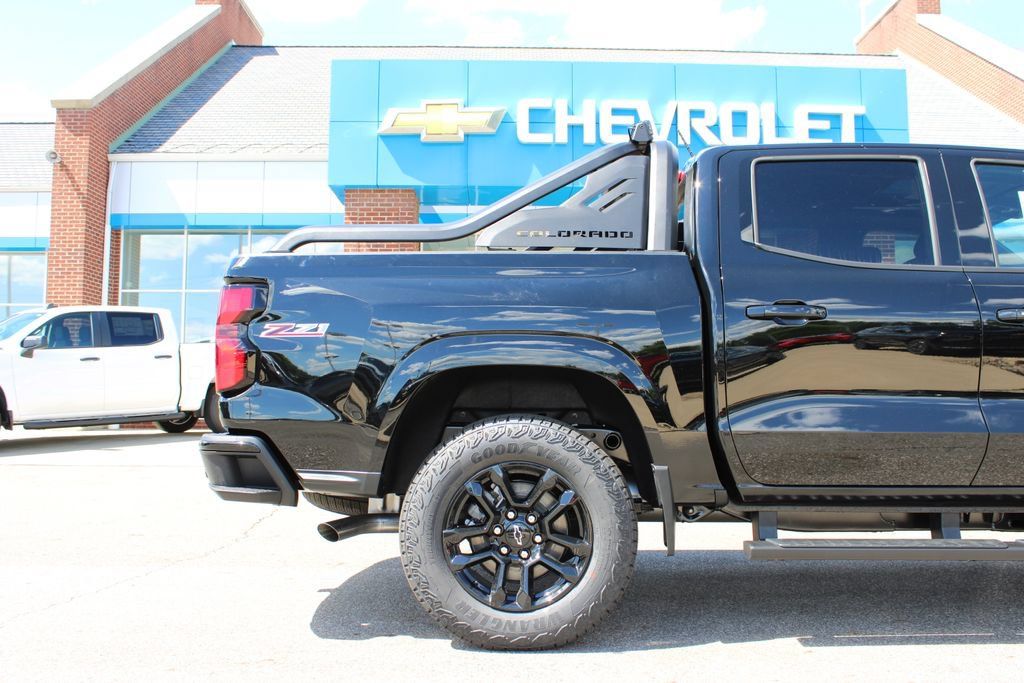 New 2026 Chevrolet Colorado Z71 w/ Midnight Edition AWD/4WD image 39
