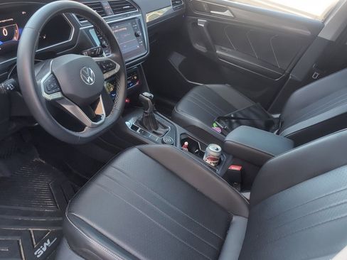 Used 2023 Volkswagen Tiguan SE w/ Panoramic Sunroof Package image 12