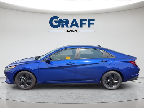 Used 2023 Hyundai Elantra SEL w/ Cargo Package FWD image 4
