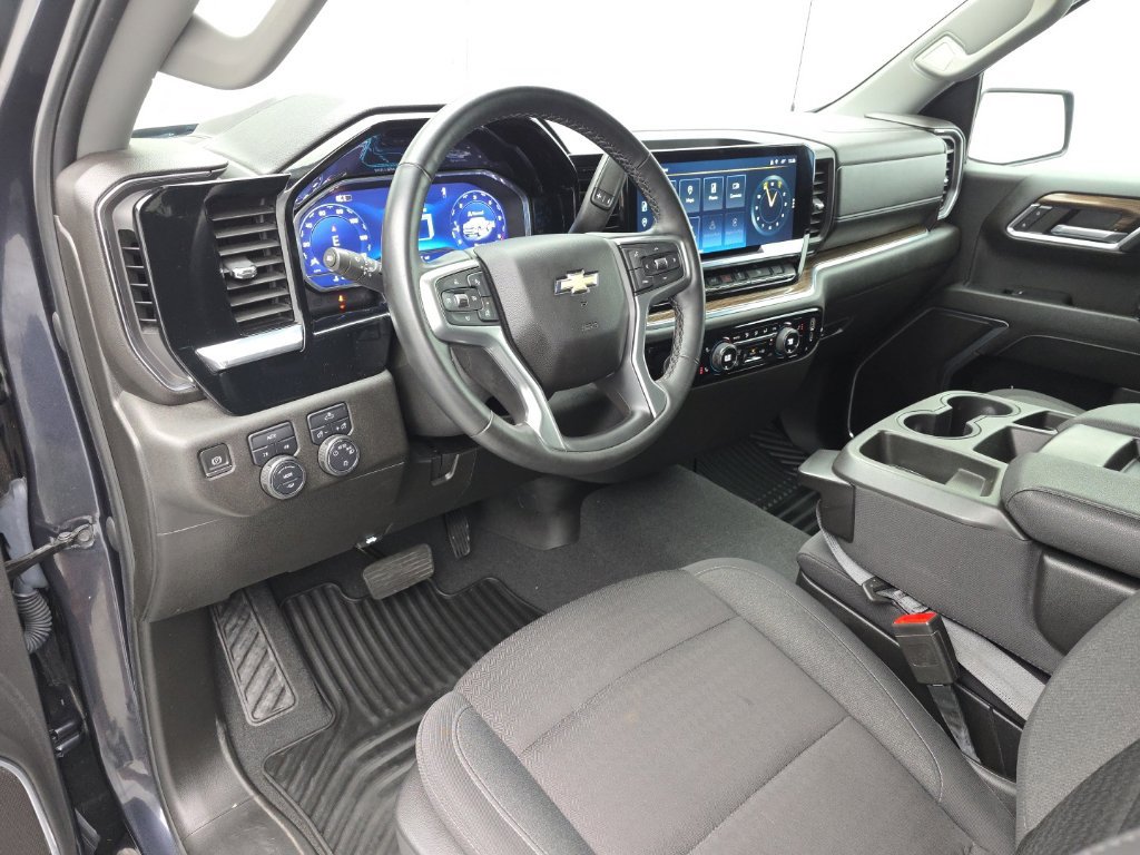 Used 2024 Chevrolet Silverado 1500 LT AWD/4WD image 16