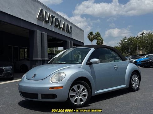 Used 2010 Volkswagen Beetle Convertible FWD image 2