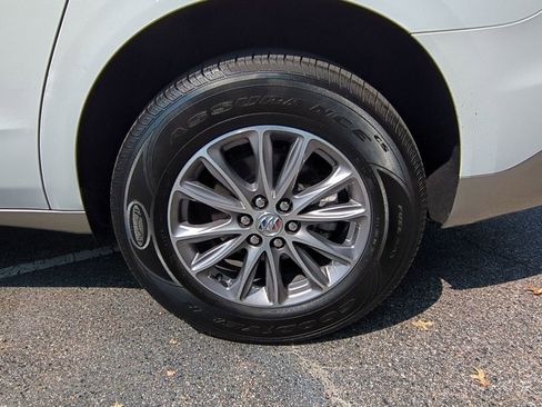 Used 2023 Buick Enclave Essence image 31