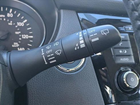 Used 2019 Nissan Rogue SV FWD image 14