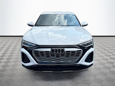 Used 2024 Audi Q8 e-tron Premium Plus w/ Premium Plus Package image 2