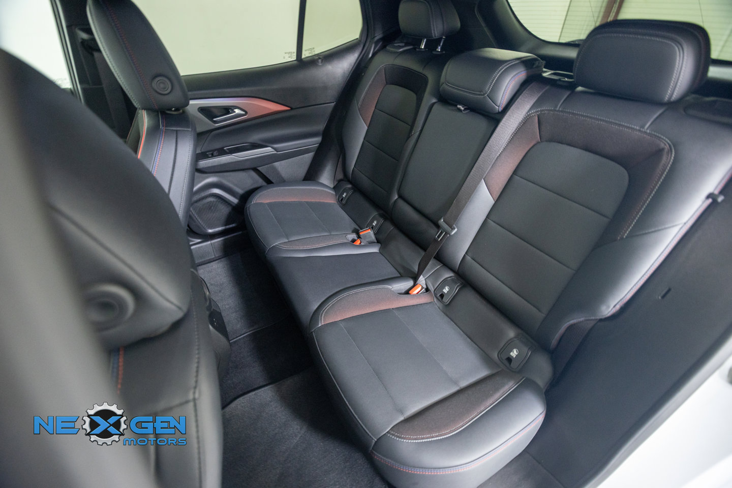 Used 2024 Chevrolet Equinox EV RS FWD image 32