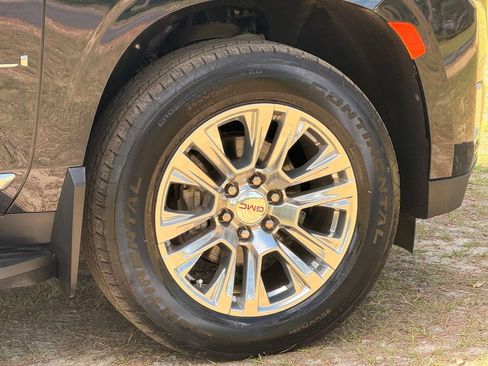 Used 2023 GMC Yukon Denali w/ LPO, Floor Liner Package AWD/4WD image 10