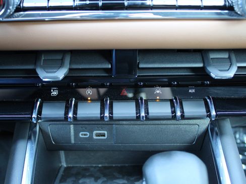 Used 2023 GMC Canyon AT4 w/ Technology Package image 34