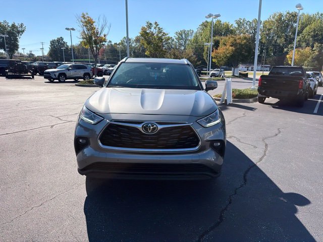 Used 2026 Toyota Highlander Limited AWD/4WD image 4