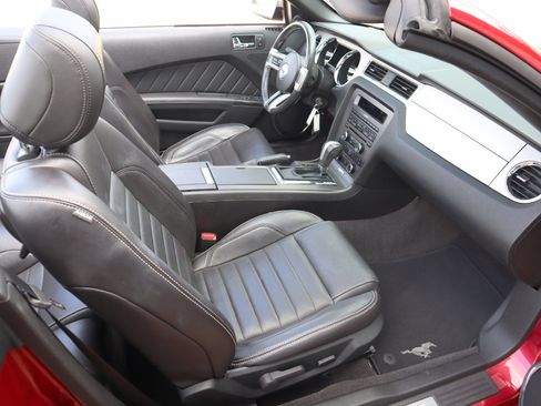 Used 2013 Ford Mustang Premium image 18