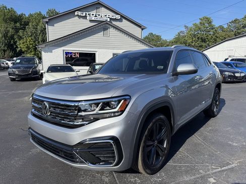 Used 2021 Volkswagen Atlas Cross Sport SE w/ Panoramic Sunroof Package FWD image 1