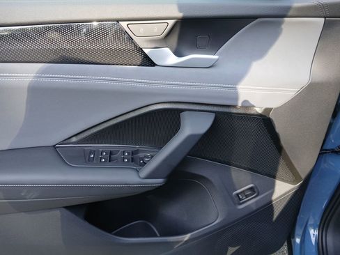 New 2026 Volkswagen Tiguan SE AWD/4WD image 11