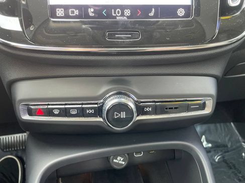 Used 2025 Volvo XC40 B5 Plus AWD/4WD image 27
