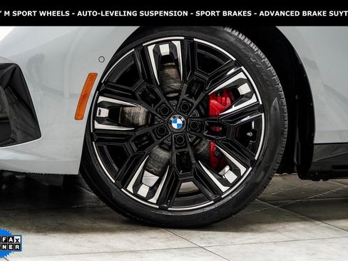 Used 2025 BMW i5 M60 w/ Premium Package image 3