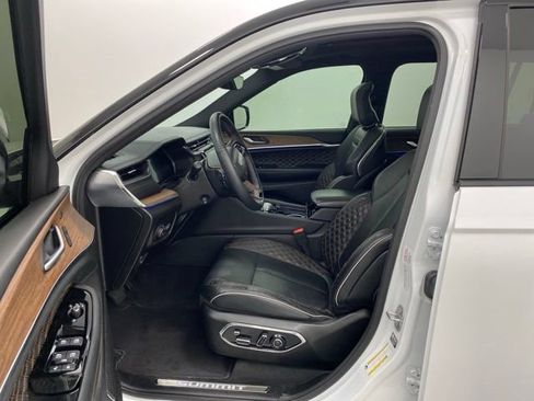 Used 2023 Jeep Grand Cherokee L Summit w/ High Altitude Package AWD/4WD image 11