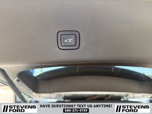 Used 2021 Chevrolet Traverse LT FWD image 41