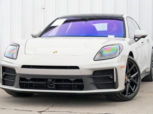 Used 2025 Porsche Panamera 4 w/ Premium Package image 3