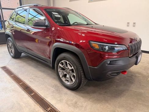 Used 2020 Jeep Cherokee Trailhawk w/ Comfort & Convenience Group AWD/4WD image 2