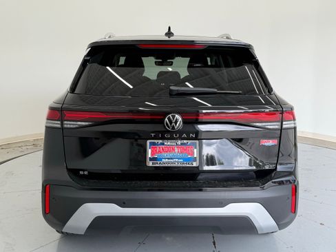 New 2025 Volkswagen Tiguan SE image 5