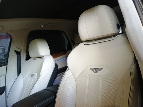 Used 2023 Bentley Bentayga AWD/4WD image 16