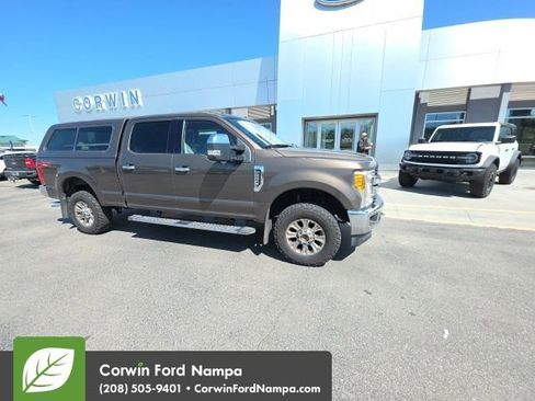 Used 2017 Ford F250 XLT w/ XLT Premium Package AWD/4WD image 7