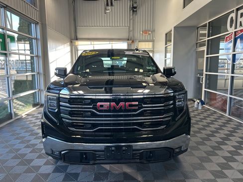 Used 2024 GMC Sierra 1500 SLT image 2