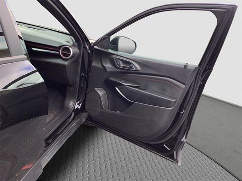 Used 2025 Chevrolet Trax RS w/ Driver Confidence Package image 31