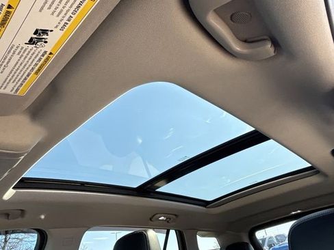 Certified 2022 GMC Terrain SLT w/ Infotainment Package II image 10