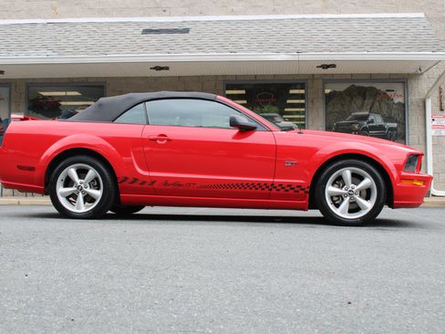 Used 2006 Ford Mustang GT image 26