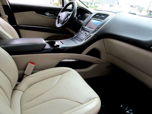 Used 2020 Lincoln Nautilus Reserve image 14