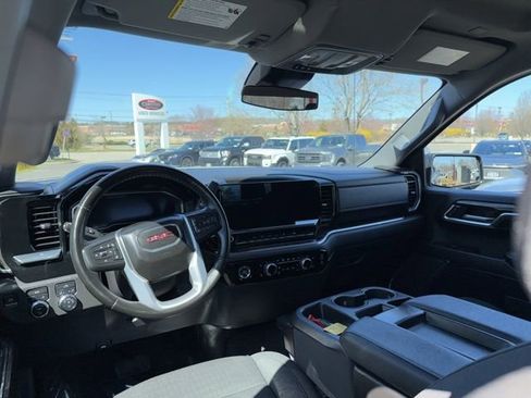 Used 2024 GMC Sierra 1500 Elevation w/ LPO, Elevation Black Package image 9