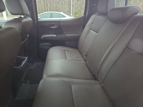 Used 2021 Toyota Tacoma Limited image 9