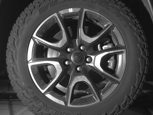 Used 2025 Jeep Compass Trailhawk image 13