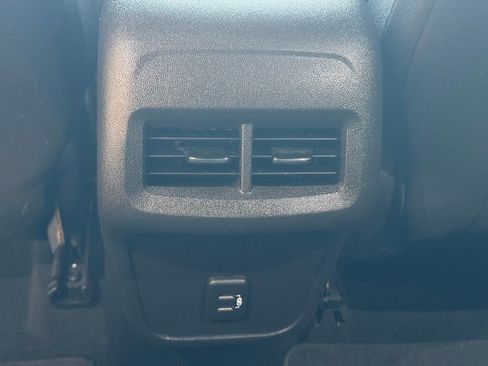 Used 2022 Chevrolet Equinox LT image 17