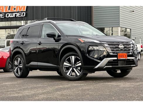 Used 2025 Nissan Rogue SL w/ SL Premium Package image 2