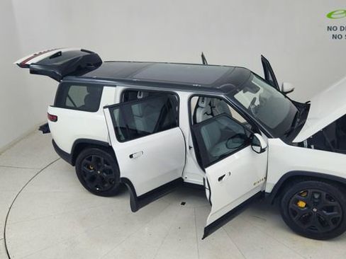 Used 2025 Rivian R1S Premium AWD/4WD image 88