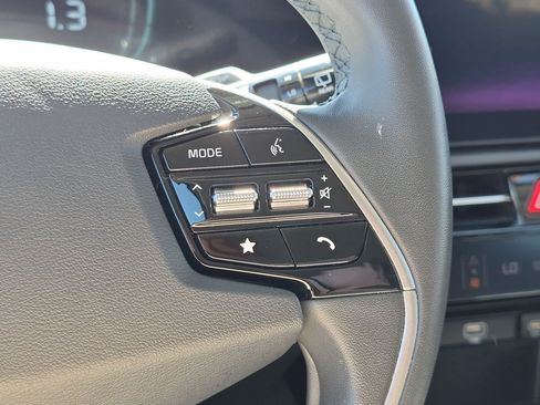 Used 2023 Kia Niro EX FWD image 17